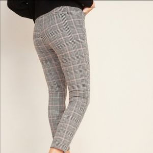 Old navy mid-rise black and pink striped pixie ankle pants